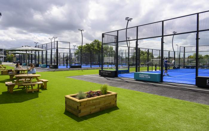 Image of outdoor padel courts at a club